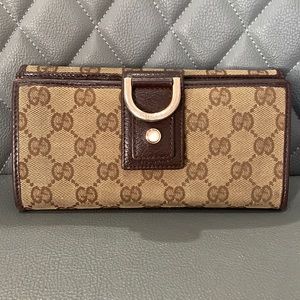 Authentic Gucci wallet